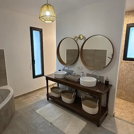 Contemporary Provençal With Pool * La Ciotat